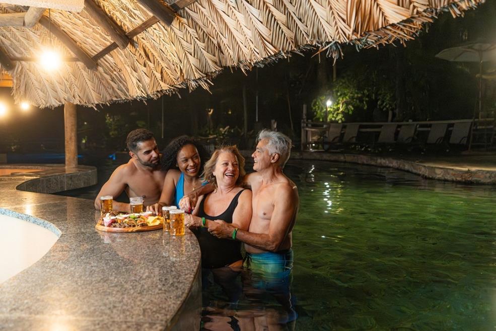 parque_das_fontes_-_bar_molhado__r.jpg