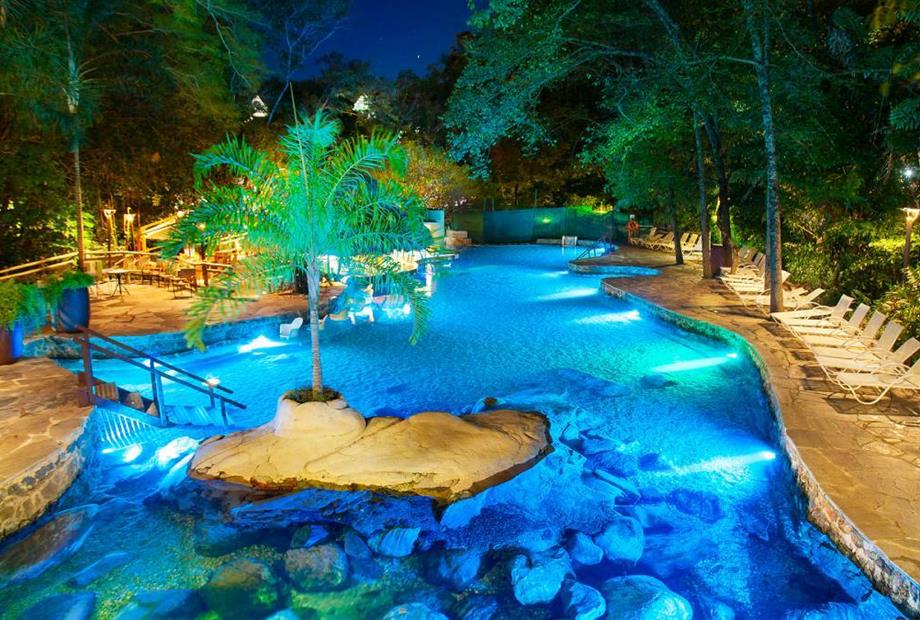 parque-das-fontes-noite (1) mini.jpg