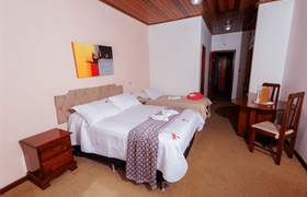 Suite con balcón en la parte trasera de Chateau Palace