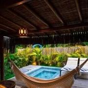 Bangalô Duplo com Mini Piscina Privativa