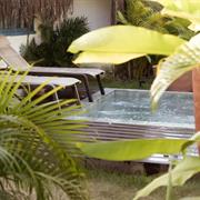 Bangalô com 2 Suítes e Mini Piscina Privativa