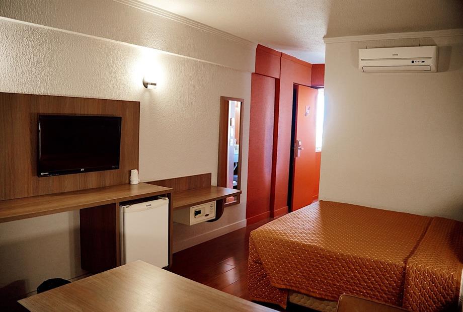 quarto terra cota lx 50p.jpg