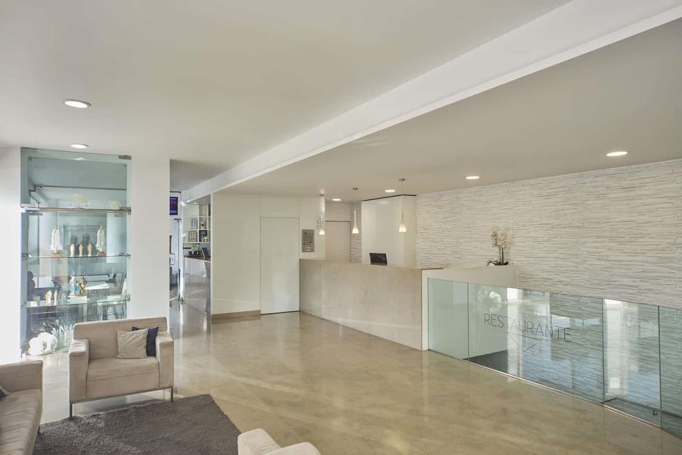 lobby 1.jpg