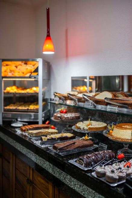 café da manhã do romas hotel umu.jpg