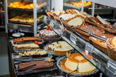 café da manhã do romas hotel umuarama.jpg