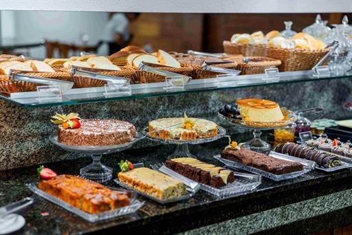 café da manhã do romas hotel.jpg