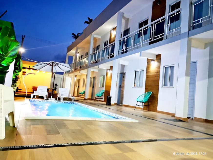 piscina noite.jpg