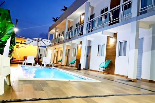 piscina noite.jpg