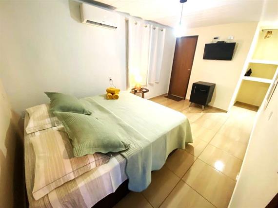 foto quarto berna iluminado.jpg