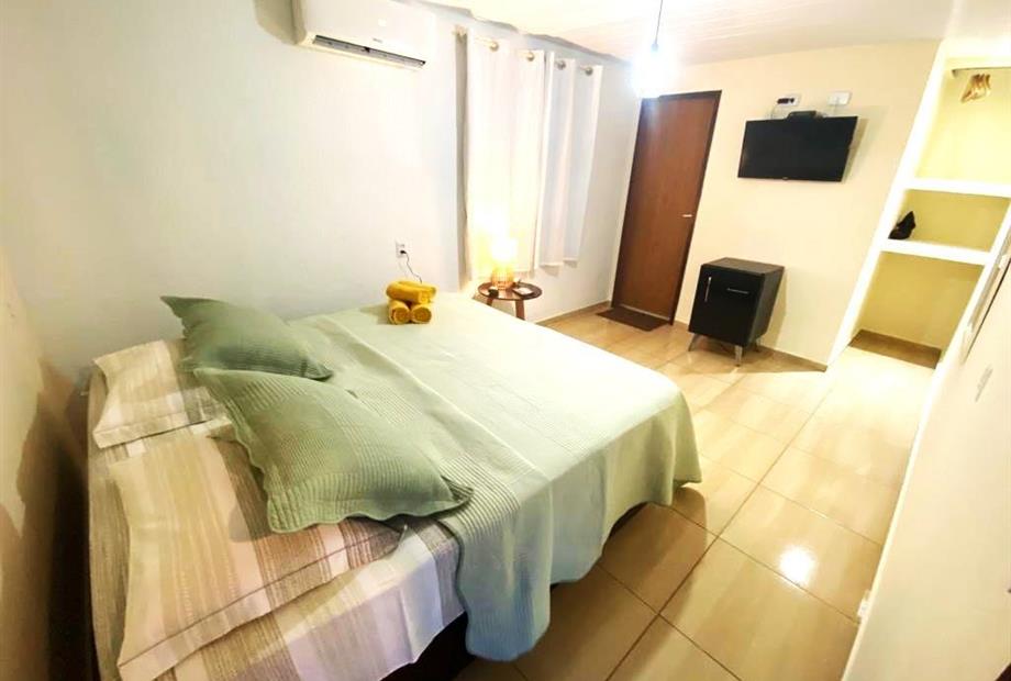 foto quarto berna iluminado.jpg