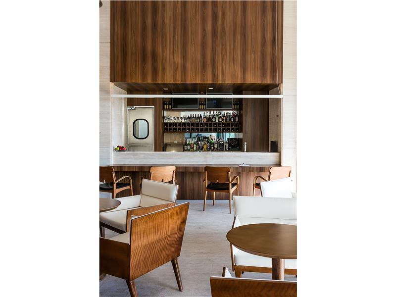 BW Americas 2 - Lobby Bar 02.jpg