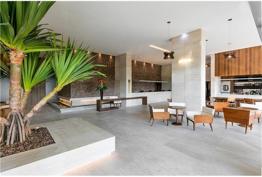 BW Americas 2 - Lobby Bar 01.jpg