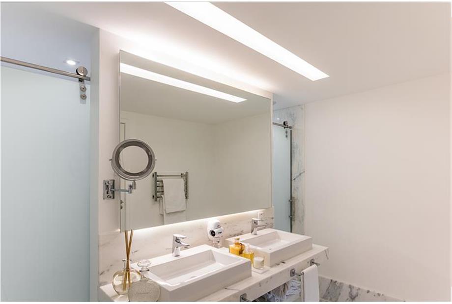 BW Americas 7 - Super Luxo Banheiro 01.jpg