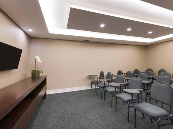 foto evento sala em auditorio_11zon.jpg