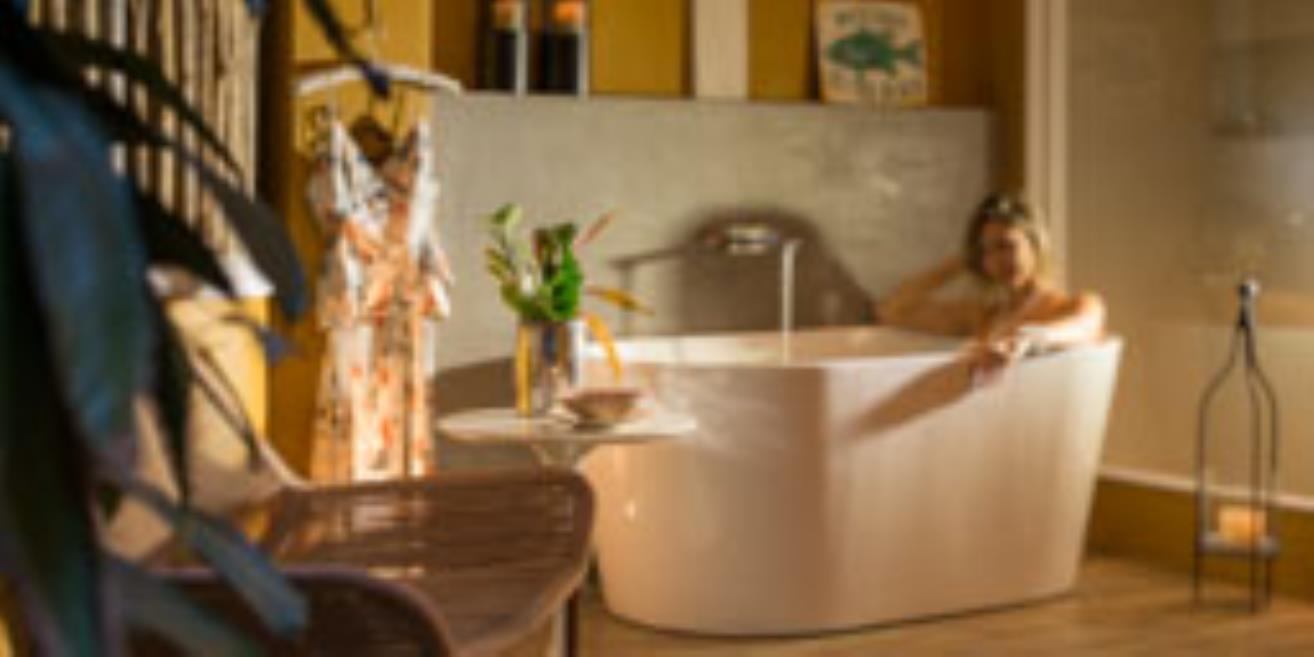 Garden Vila with bathtub (2).jpg