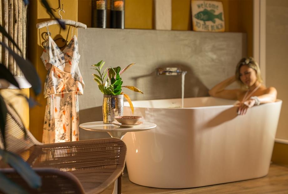 Garden Vila with bathtub (2).jpg