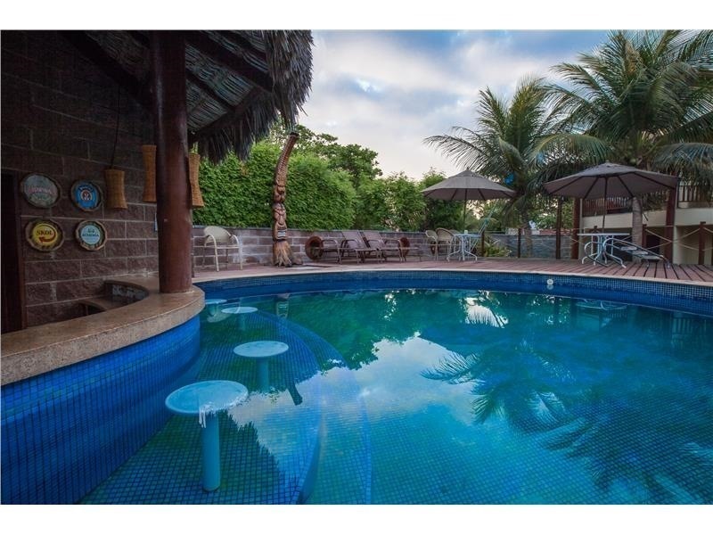 Piscina e Bar Molhado