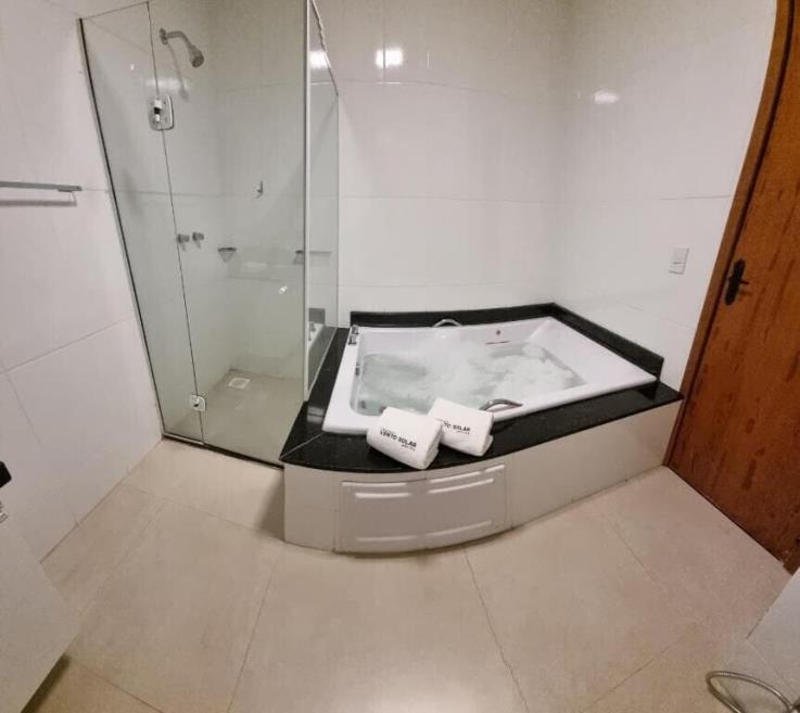 Suíte Deluxe com Banheira de Hidromassagem-6.jpg