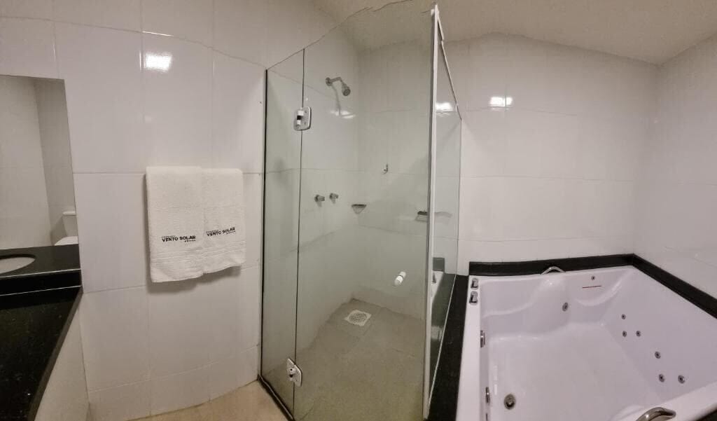 Suíte Deluxe com Banheira de Hidromassagem-7.jpg
