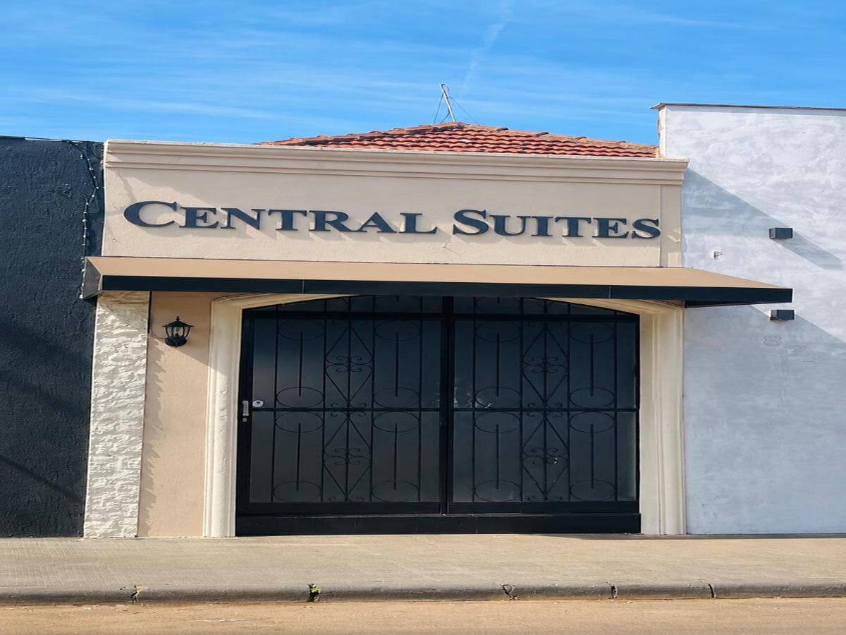 HOTEL CENTRAL SUITES