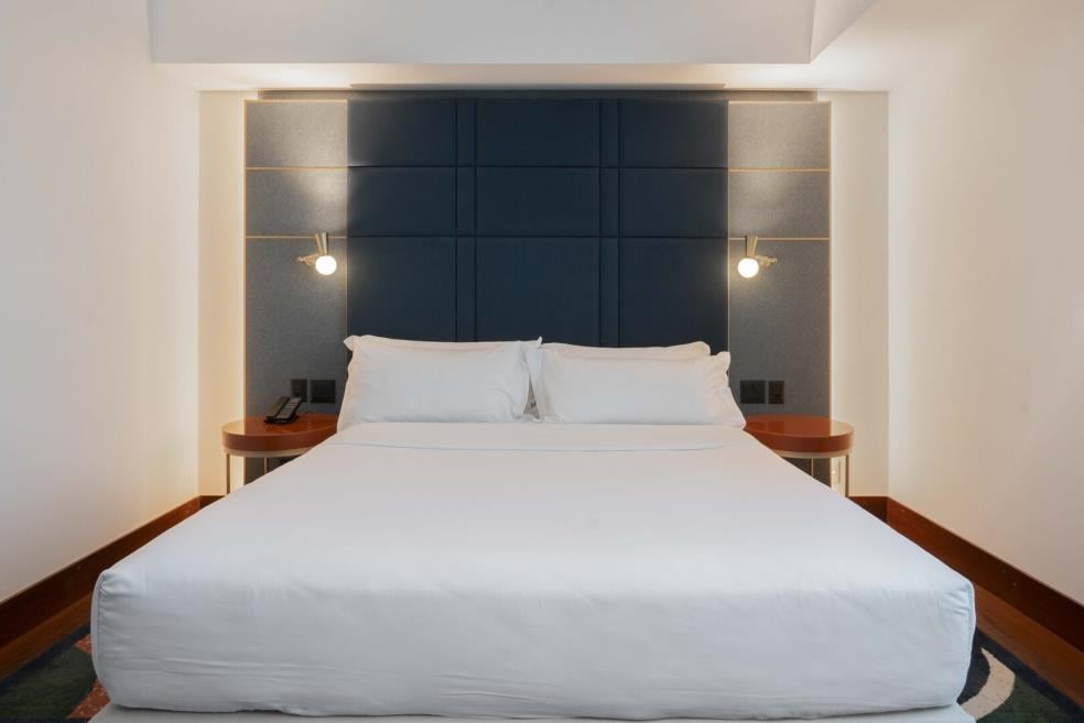hilton-27-2.jpg