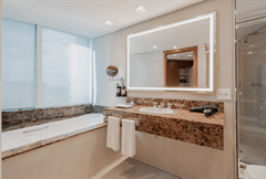 Suíte com Café da Manhã e Happy Hour no Lounge Executivo