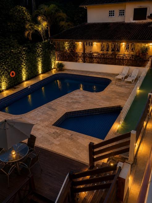 piscina_noite_omnibees.jpg