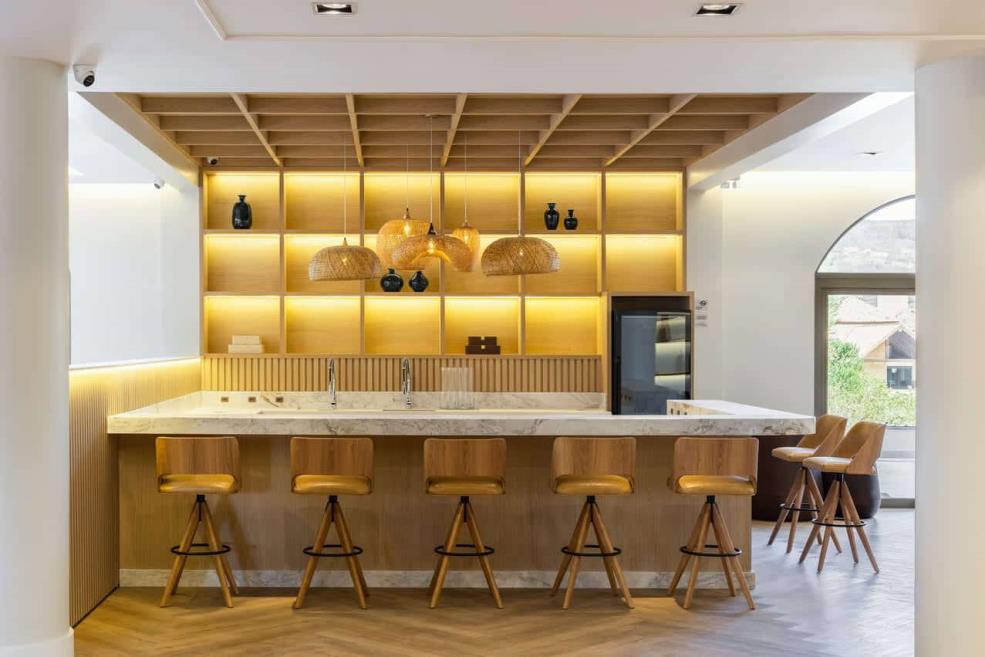 montissi - lobby (2).jpg