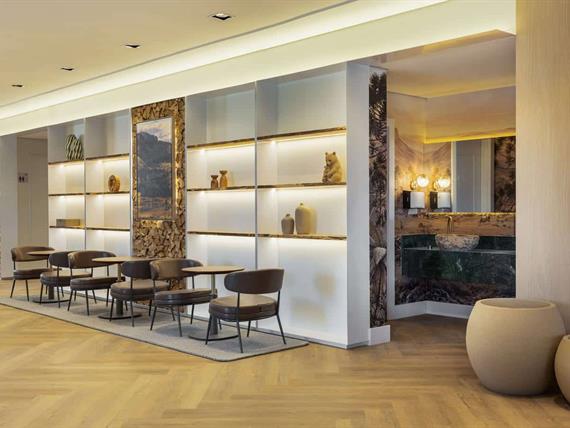montissi - lobby (1).jpg