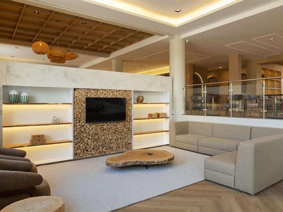 montissi - lobby (8).jpg