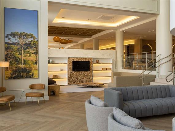 montissi - lobby (9).jpg