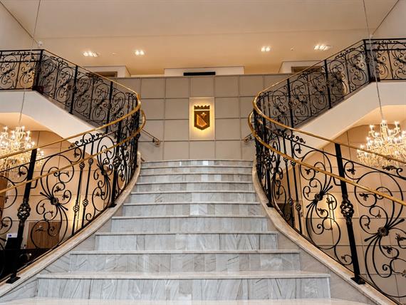 lobby 01.jpg
