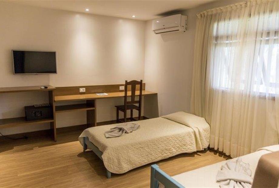 SUITE ANTE SALA 2.jpg