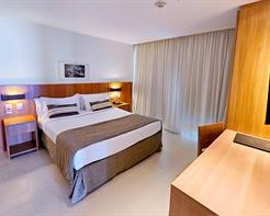 SUPERIOR - Vista lateral mar com varanda - 1 cama de casal