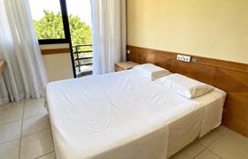 Suíte Premium Adaptada de Hanna Canto da Ilha Hotel & Eventos