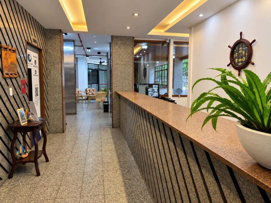lobby3.jpg