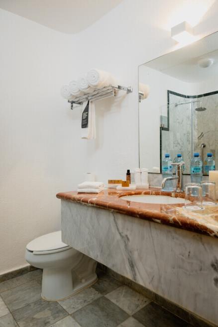 marina bathroom.jpg
