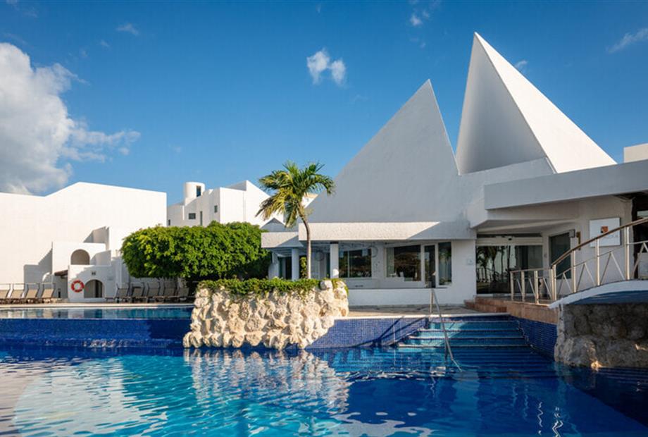 pool area marina.jpg