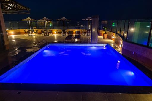 PISCINA A NOITE (2).jpg