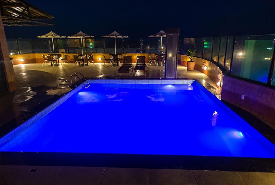 PISCINA A NOITE (2).jpg