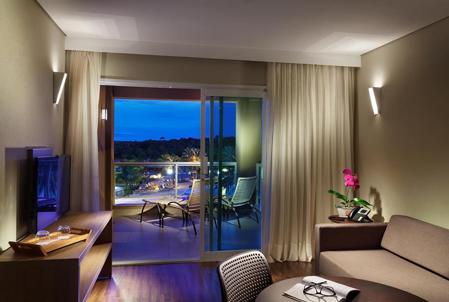 Suíte Superior - Sala - Varanda - Malai Manso.jpg