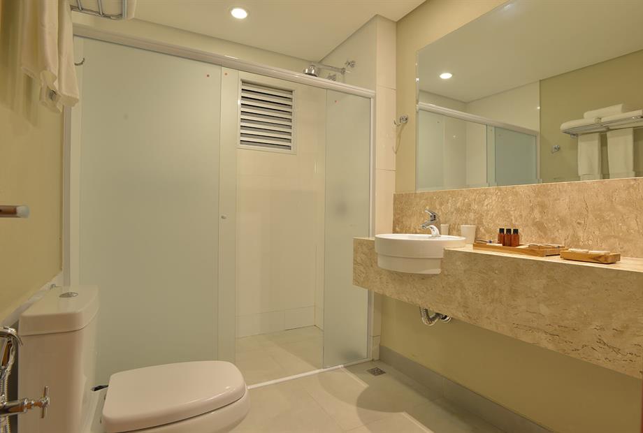 Suíte Superior- Banheiro - Malai Manso Resort.JPG