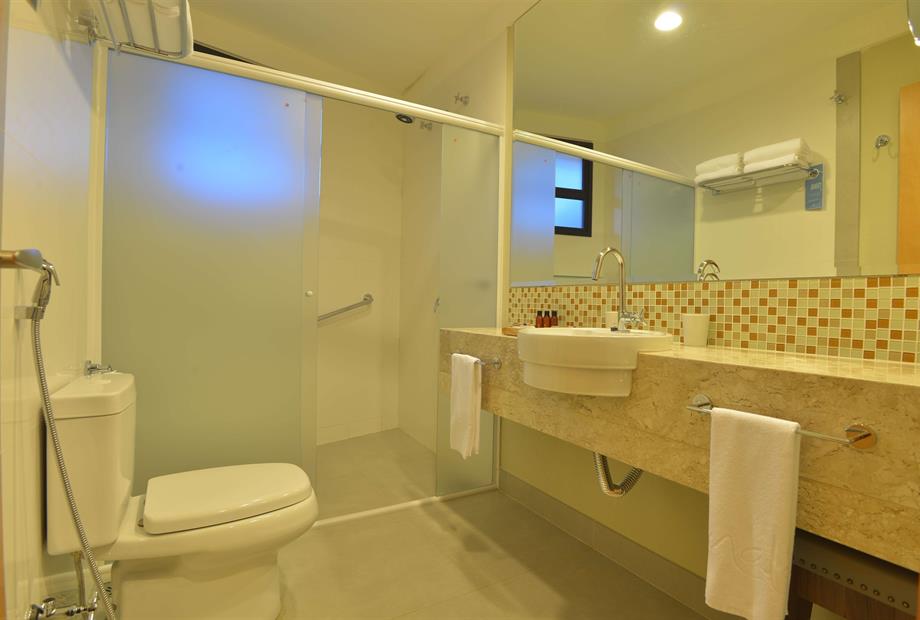 Bangalo Família - Banheiros - Malai Manso.JPG