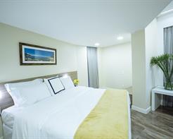 Suíte Casal - 1 Cama Queen e 1 Sofá Cama