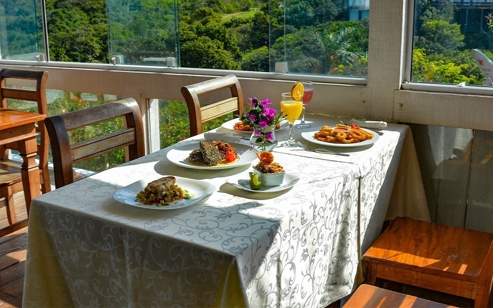 _0002_APA---Rastaurante-Hotel-02.jpg