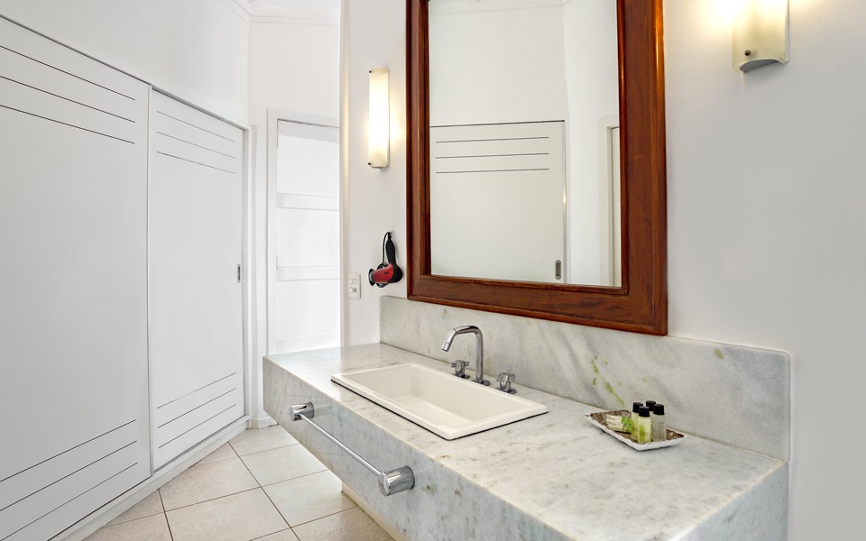 APA---Suite-Standard-Bano-02.jpg