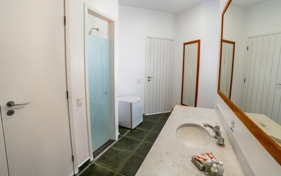 APA---Suite-Standard-Bano-03.jpg