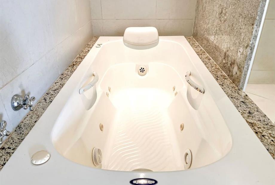 suíte - banheira 1 - my hotel.jpg