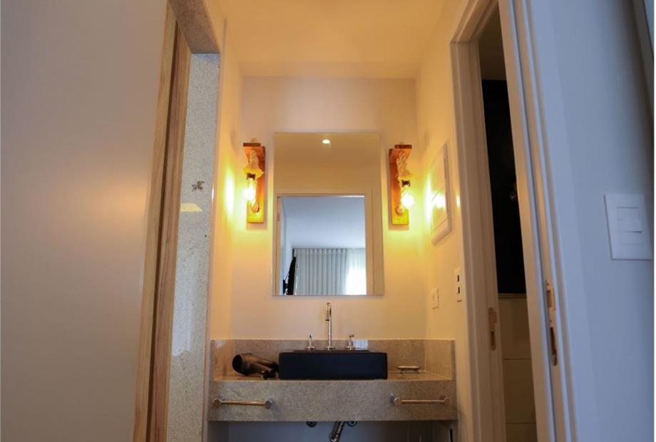 bl.2 - coral - lavatório e banheiro - my hotel.jpg