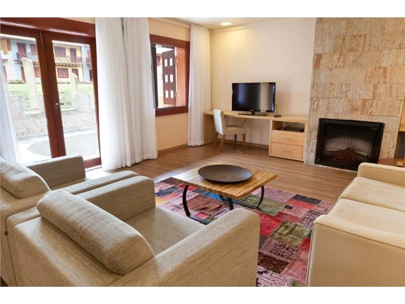 4 Master 01.jpg